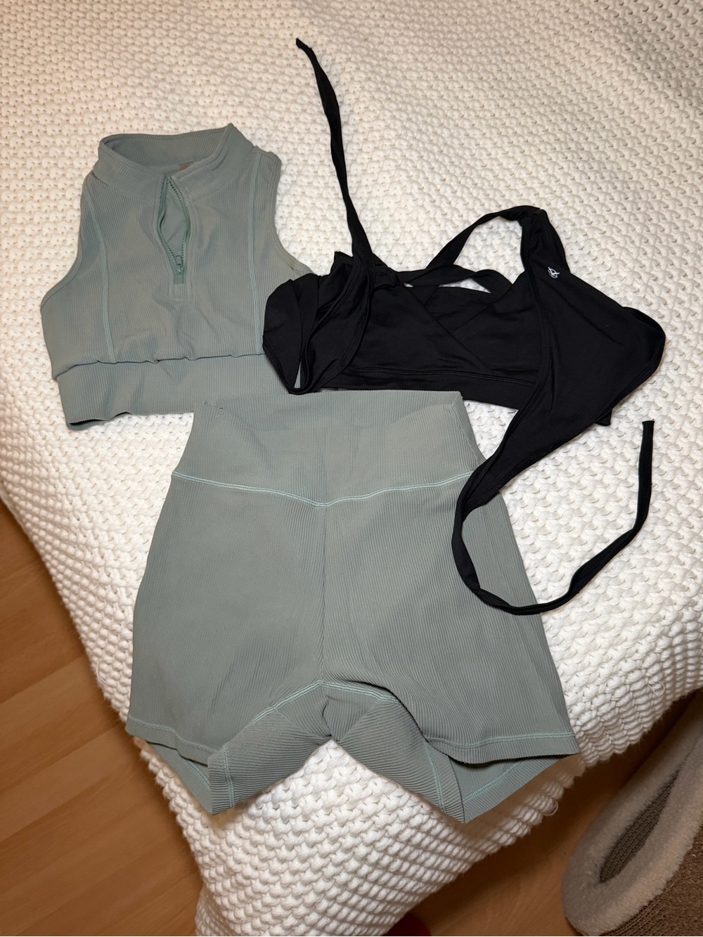 Green Ribbed Active Set with Black Sports Bra WBK
